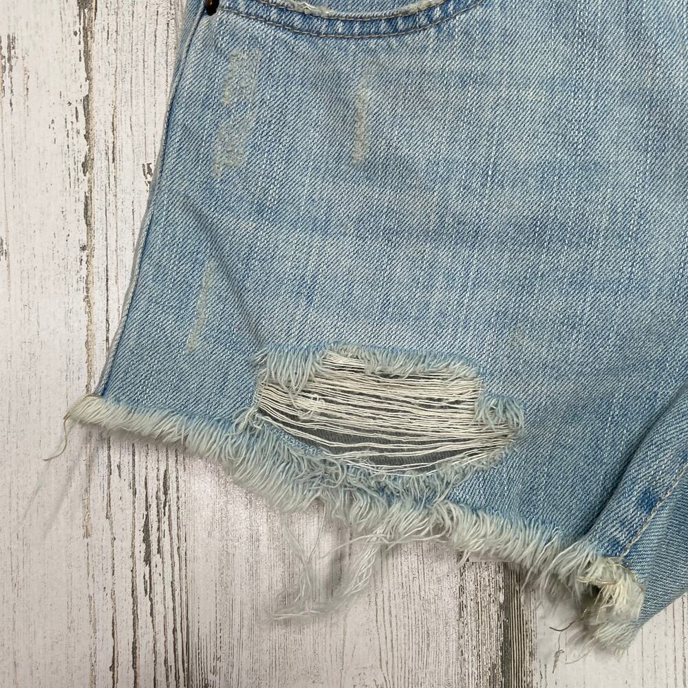 BDG Freja Vintage Fit Shorts Denim Cutoff Distressed Mid Rise Beach Boho Size 24 - Picture 2 of 11
